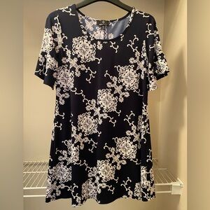 New Ronni Nicole navy and white dress with flowy sleeves size PM